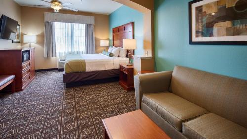 Katil atau katil-katil dalam bilik di Best Western Plus Monahans Inn and Suites