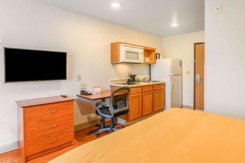 Η κουζίνα ή μικρή κουζίνα στο Suburban Studios Hammond