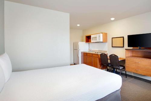 TV o dispositivi per l'intrattenimento presso WoodSpring Suites Chesapeake-Norfolk Greenbrier