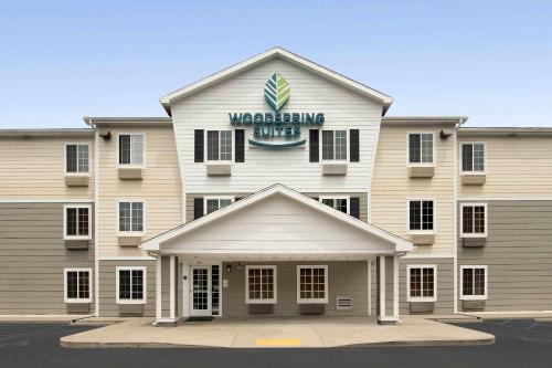 a building with a sign on top of it at WoodSpring Suites Spartanburg - Duncan in Duncan