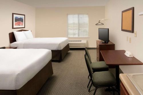Postel nebo postele na pokoji v ubytování WoodSpring Suites Waco near University