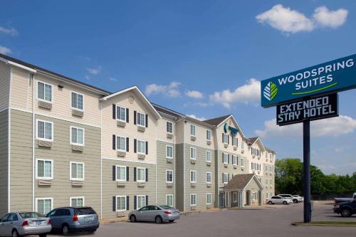a large building with a street sign in front of it at WoodSpring Suites Killeen in Killeen