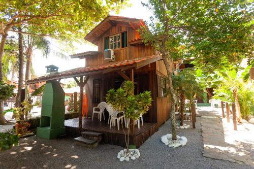a small house in the middle of trees at Recanto do Sossego in Garopaba
