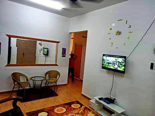 Телевізор і / або розважальний центр в Homes Asrafiq - Homestay Merlimau Serkam Melaka