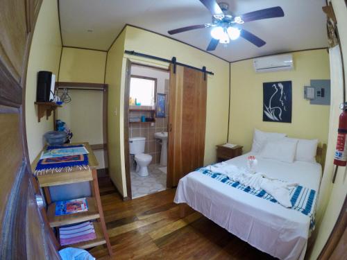 Postel nebo postele na pokoji v ubytování Chila's Accommodations