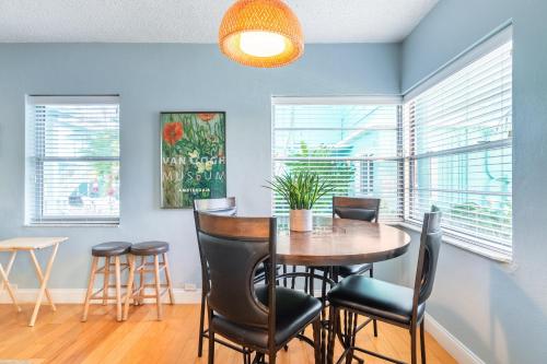 a dining room with a table and chairs at Cute One Bedroom at The Coral Resort apts in Clearwater Beach