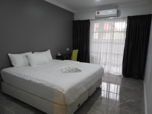 เตียงในห้องที่ TEBiNG Guest House Taman Negara Malaysia Kuala Tahan