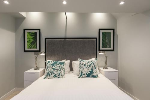 a bedroom with a large white bed with two lamps at Urban Chic - Wellington in London