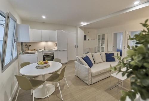 a kitchen and a living room with a table and a couch at Malibú Canteras nº 1 - Planta Baja - Ground Floor in Las Palmas de Gran Canaria