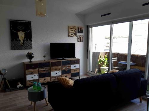 Billede fra billedgalleriet på Grand Appartement Luxe avec SAUNA et BAIN LED 50m de l océan avec belle terrasse pour manger CHIEN ADMIS 2 chambres pour 4 pers avec GRANDE BAIGNOIRE BALNEO SPA i Biscarrosse