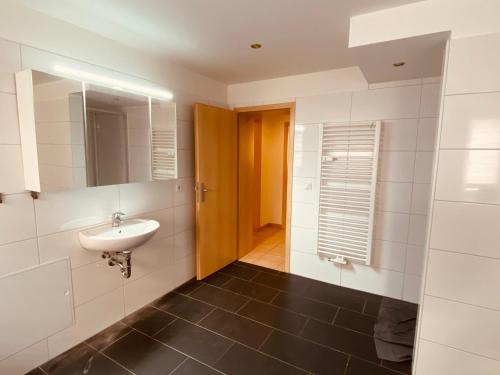 Ванная комната в Moderne Wohnung in Eberswalde