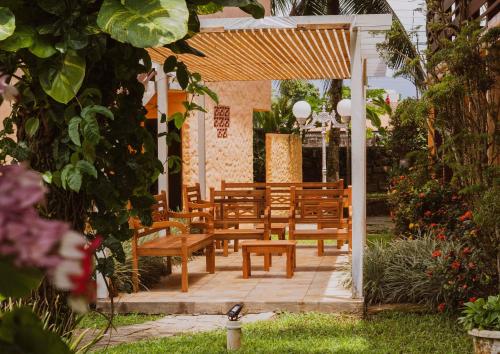 Κήπος έξω από το Hotel Pousada do Sol