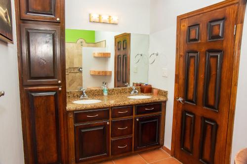 a bathroom with two sinks and a large mirror at Bella Vista 7 in Puerto Peñasco