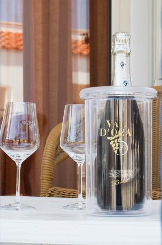 a bottle of wine sitting next to two wine glasses at Vistamare in Alliste