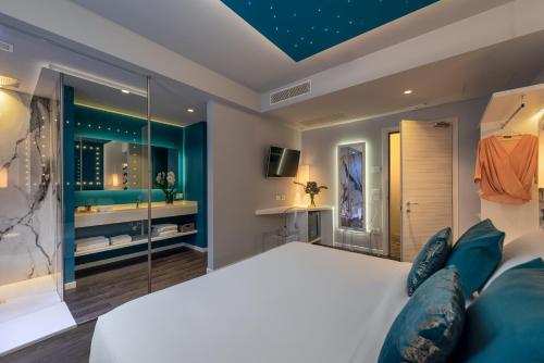 a bedroom with a large bed and a large window at Hotel Locanda Al Piave ***S in San Donà di Piave