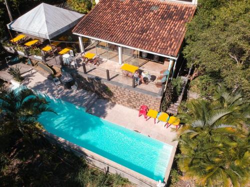 O vedere a piscinei de la sau din apropiere de Banana Leaf Eco Hostel