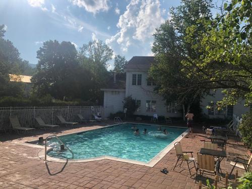 Phoenix Inn Resort – Photos 5