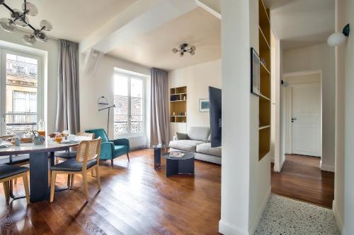The Perfect Parisian Flat Bd St-Germain - Mid Term