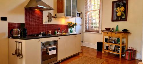 
A kitchen or kitchenette at West End Oasis
