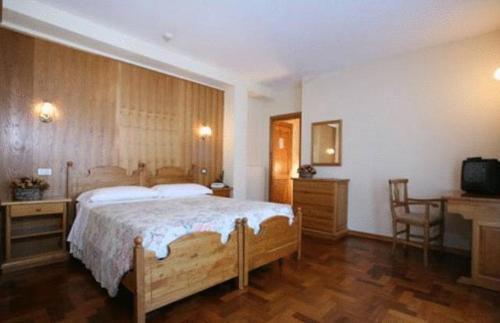Ένα ή περισσότερα κρεβάτια σε δωμάτιο στο Hotel Parco Erosa