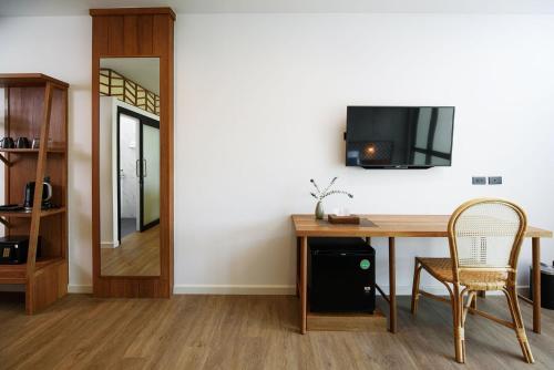Μια τηλεόραση ή/και κέντρο ψυχαγωγίας στο Himku Hotel - adult only