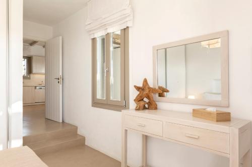 Фотография из галереи White Tinos Luxury Suites в городе Stení