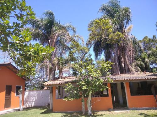 Taman di luar Pousada da Heloisa