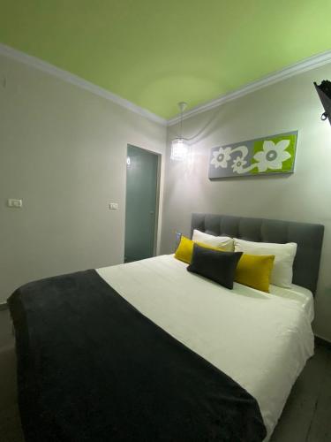Кровать или кровати в номере Central Boutique Hotel