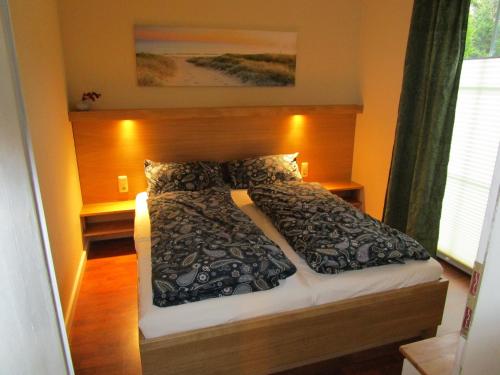 Postel nebo postele na pokoji v ubytování Ferienwohnung Ginster mit eigener Sauna