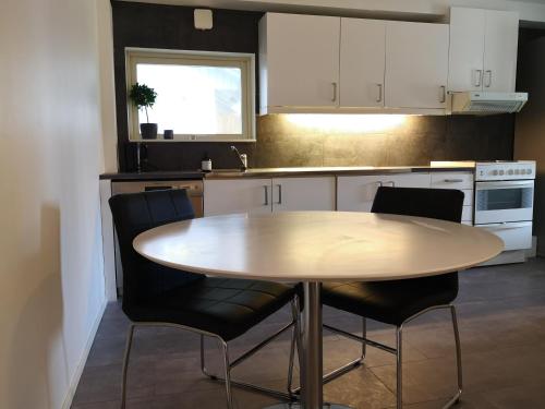 
A kitchen or kitchenette at Landvetter Apartment

