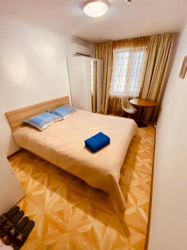 Tempat tidur dalam kamar di Esentai Hostel