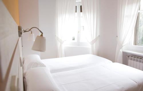 Posteľ alebo postele v izbe v ubytovaní Hostal Boreal Mistral
