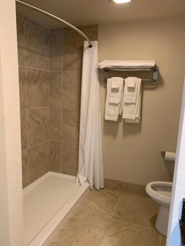Apple Valley Hotel & Lodge – Photos 3