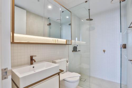 a bathroom with a sink and a toilet and a shower at Next to 'The Glen Shopping Centre' Apartment in Glen Waverley