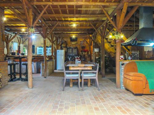 Restoran atau tempat lain untuk makan di Rancho do Lucas - Cabana e Chalé
