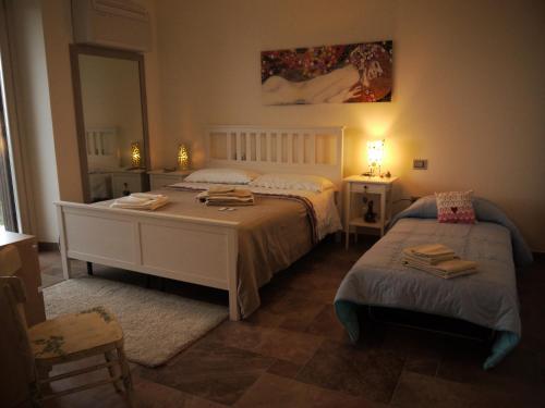 A bed or beds in a room at B&B La Collina Dorata