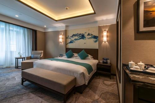 En eller flere senge i et værelse på SSAW Boutique Hotel Lishui Jiarui