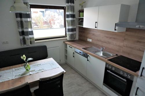 Kuchyň nebo kuchyňský kout v ubytování Haus Walser