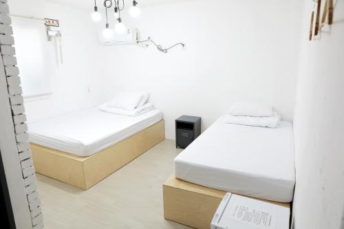 เตียงในห้องที่ Minihotel Poongdaengi