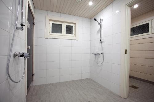 Kylpyhuone majoituspaikassa Levi President Suksitie Chalet