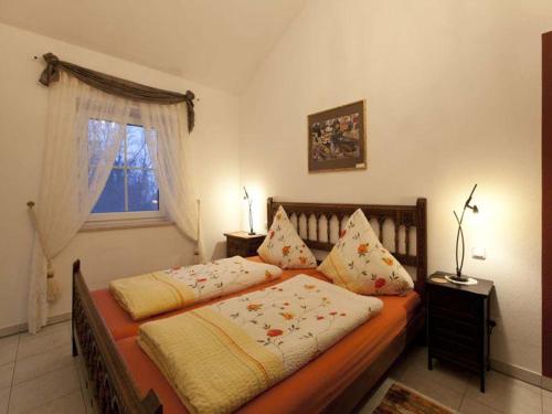 a bedroom with a bed with pillows and a window at Ferienwohnung Linde in Bad Endorf