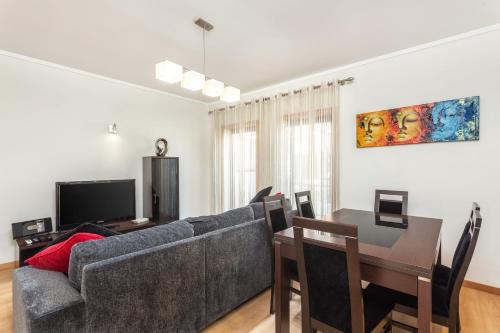 Privilege Apartment Wanseta with Rooftop Pool, Village Marina - Olhão