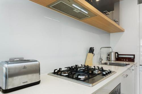 Η κουζίνα ή μικρή κουζίνα στο Sandy Hill Apartments by Ready Set Host