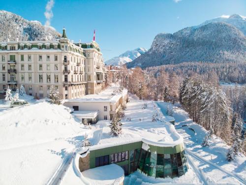 Obiekt Grand Hotel Kronenhof zimą