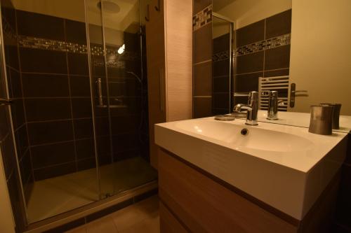 Kúpeľňa v ubytovaní CHALET SERRE CHEVALIER AVEC VUE EXCEPTIONNELLE