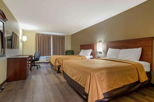 Lova arba lovos apgyvendinimo įstaigoje Econo Lodge Inn & Suites