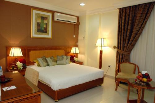 En eller flere senger på et rom på Al Muntazah Plaza Hotel