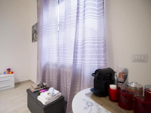a bathroom with a shower curtain and a table at IL MELOGRANO HOLIDAY COMO in Como