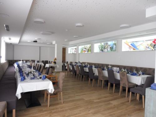 a dining room with white tables and chairs at Hotel Gasthof zum Engel in Künzelsau