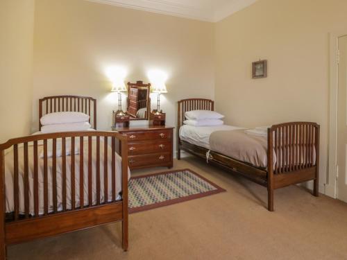Postel nebo postele na pokoji v ubytování Brewhouse Flat - Culzean Castle